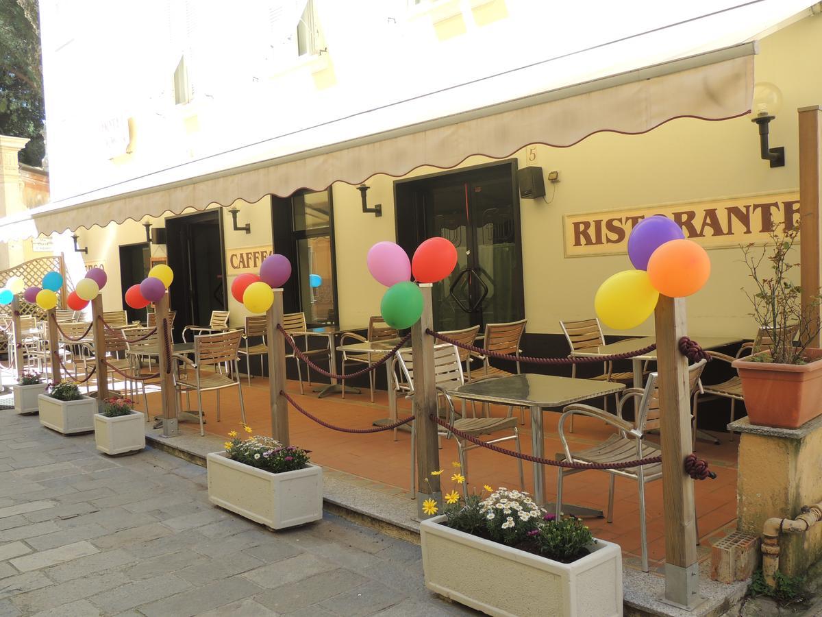 Hotel Doria Varazze Bagian luar foto